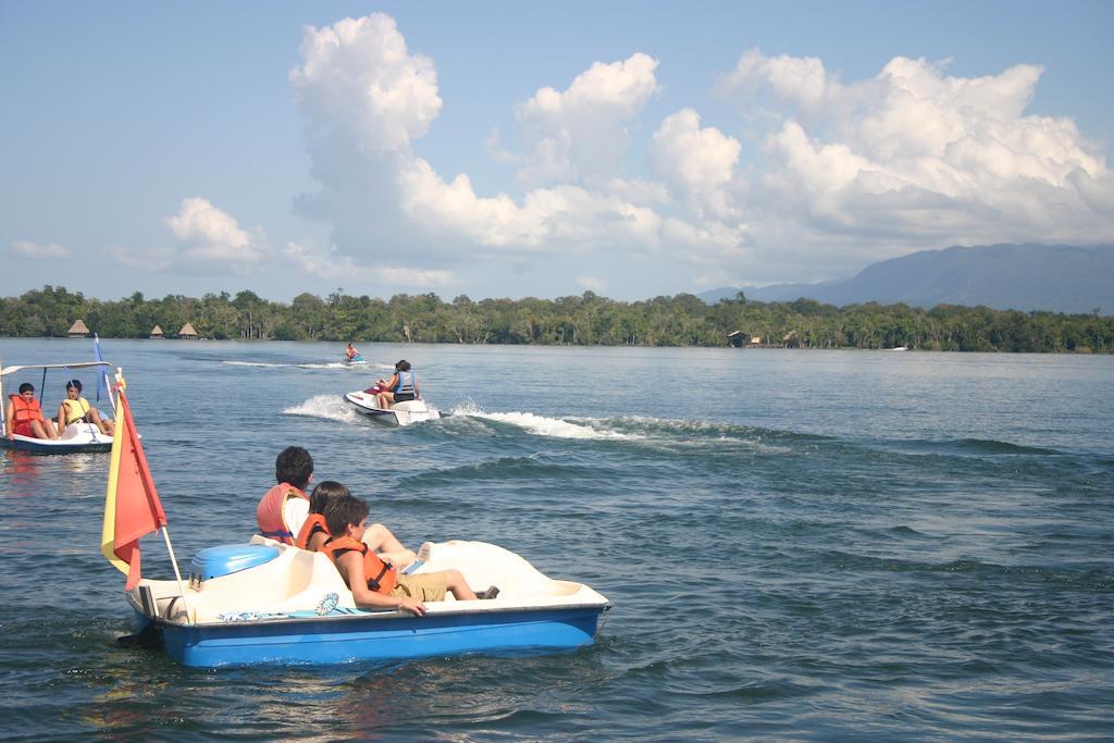 Hotel Mansion Del Rio Rio Dulce Exterior photo