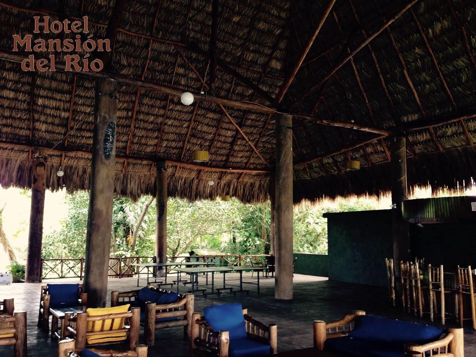 Hotel Mansion Del Rio Rio Dulce Exterior photo